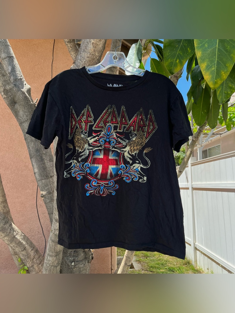 Def Leppard UK Lion Crest Union Jack Flag Graphic Black T-Shirt.